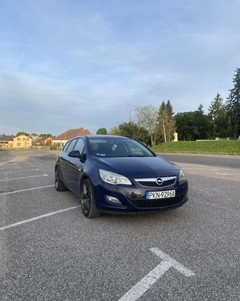 Opel Astra cena 18700 przebieg: 228175, rok produkcji 2011 z Tuchola małe 172